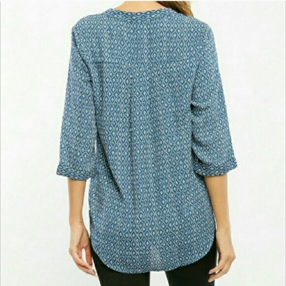 Teal/Blue patterned twist top 3/4 sleeve summer V-neck women's size Small (F7) - Picture 2 of 5